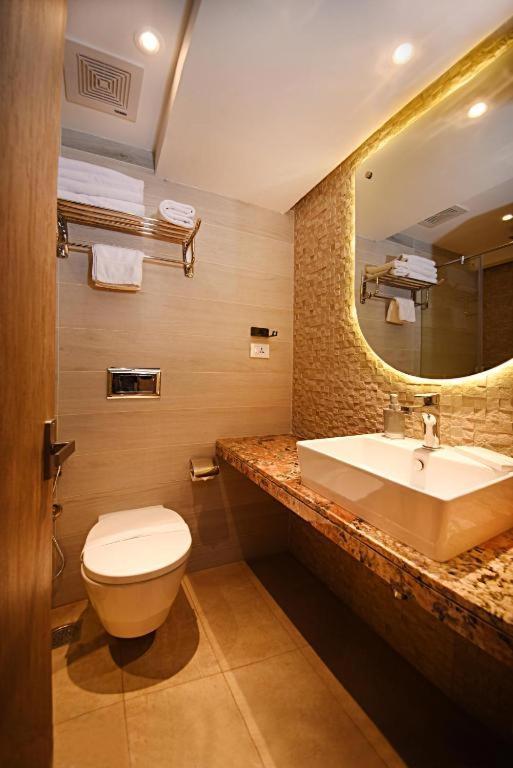 Hotel Tulip Near Delhi Airport Νέο Δελχί Εξωτερικό φωτογραφία